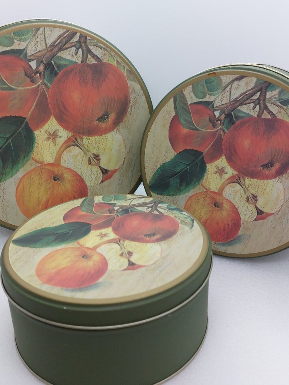Set Of 3 Round Nesting Tins Green With Apple Design